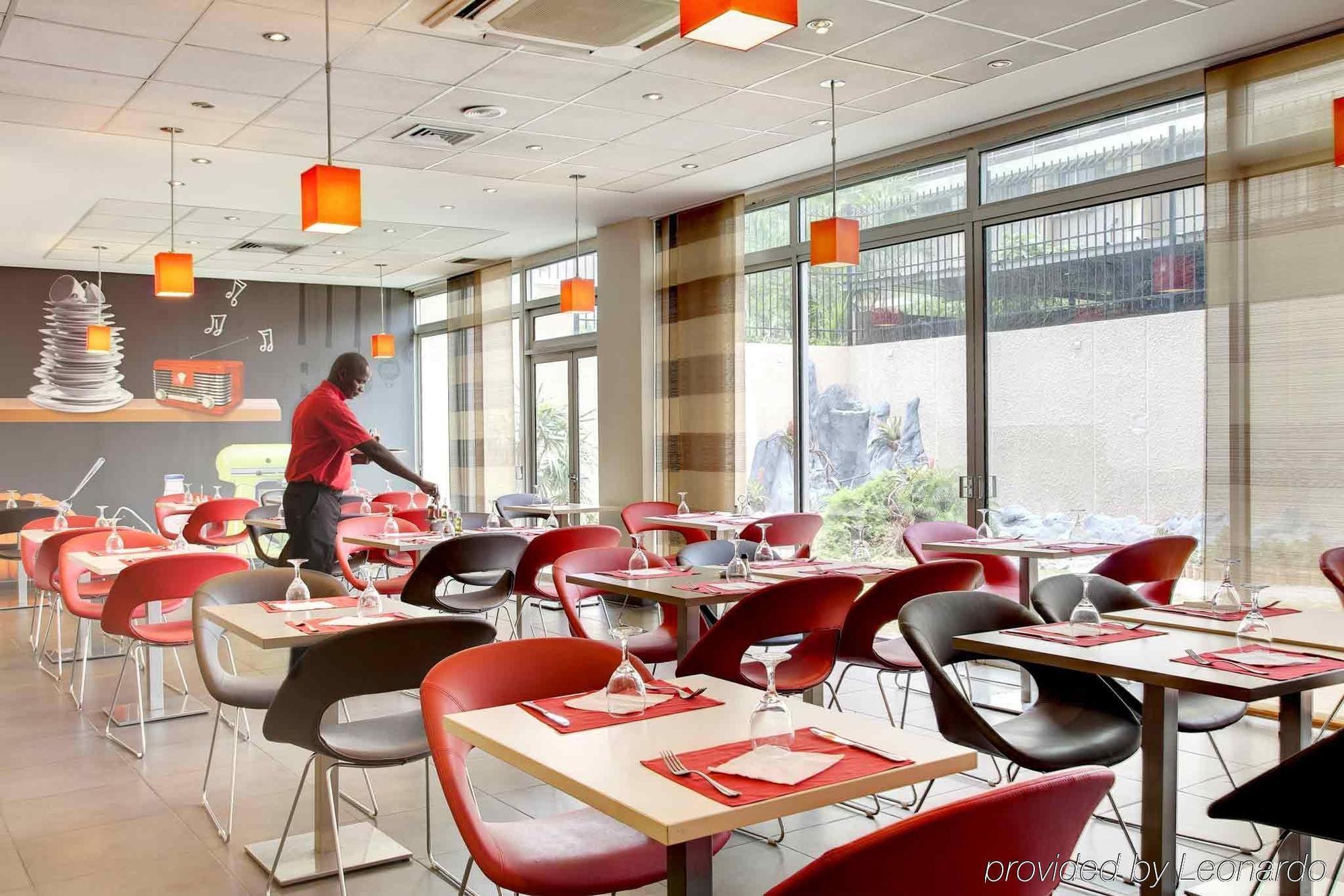 Ibis Styles Abidjan Plateau Hotel Ресторант снимка